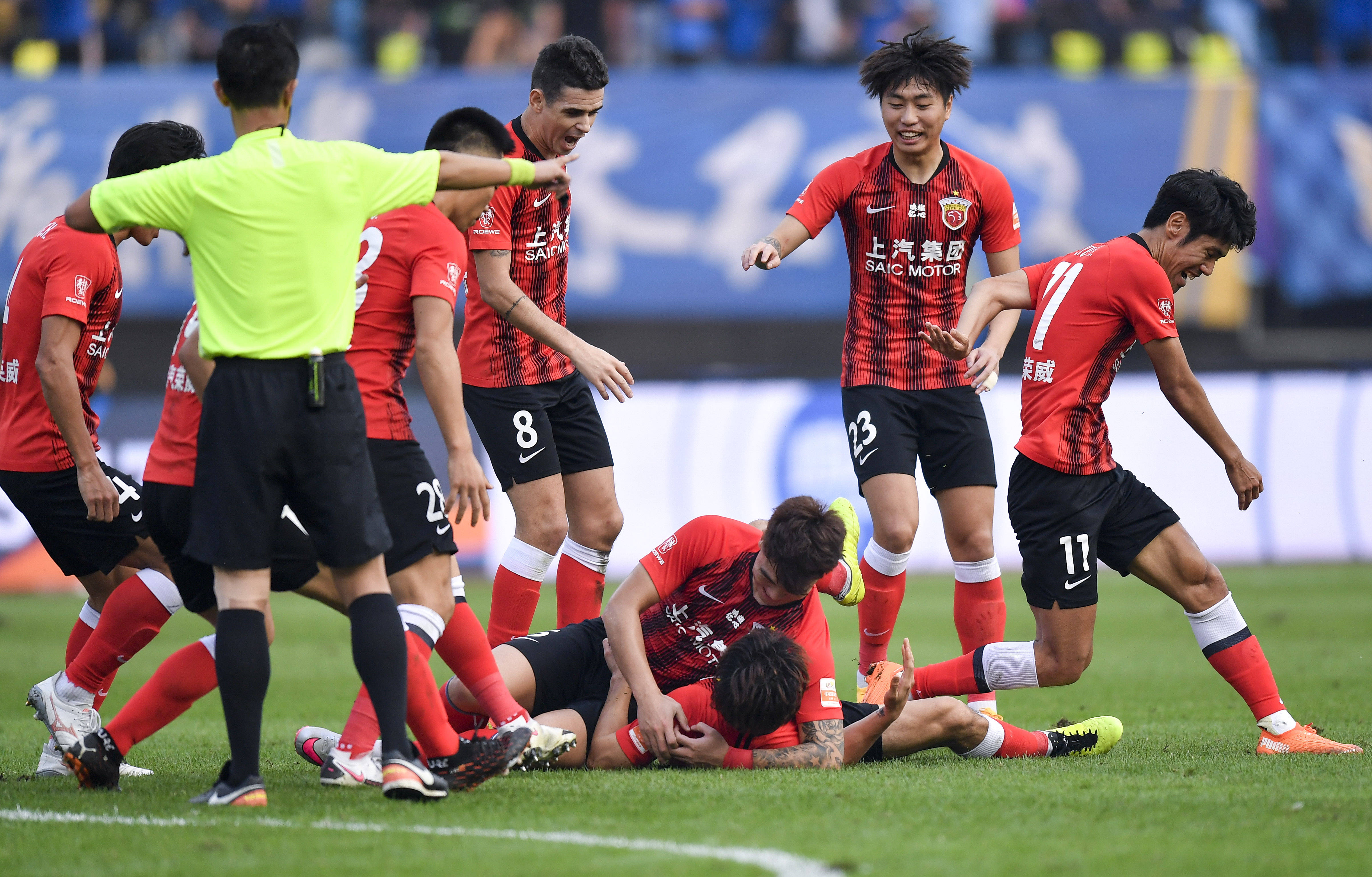 很多地方政 很多地方政